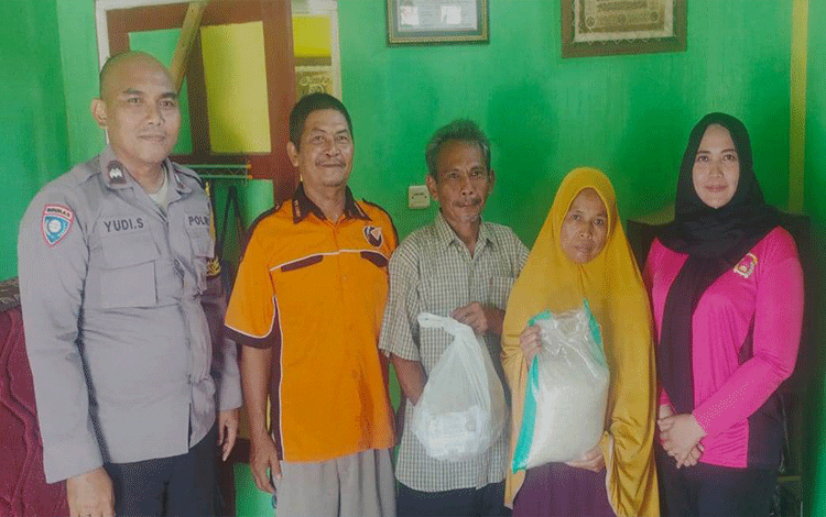 Guru Ngaji di Sampit ini Terima Bantuan dari Bhayangkari Cabang Kotim
