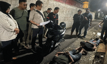 Kedua pelaku saat diamankan Satresnarkoba Polres Kotim Kamis 2 Februari 2023.