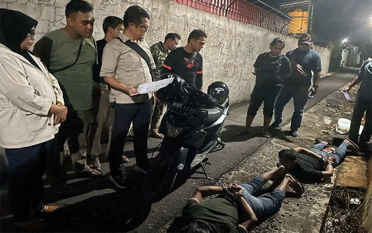 Sabu Sempat Dibuang, Dua Komplotan Pengedar Narkoba Diringkus