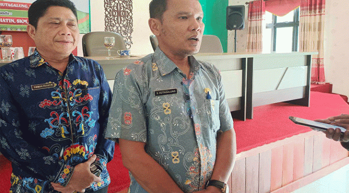 Kepala Dinas Kesehatan Murung Raya dr Suwirman dan Sekretaris Dinas Kesehatan Firman Prihatin