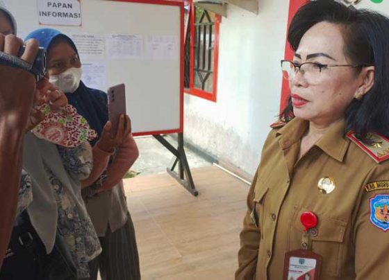 Kepala Disdukcapil Murung Raya Regita saat diwawancarai awak media usai mengelar acara Peluncuran Perdana Penerapan ldentitas Kependudukan Digital Kamis 23 Februari 2023.