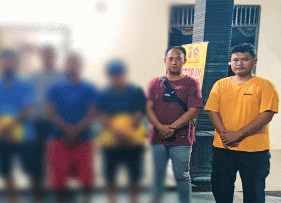 Ketiga terduga pelaku saat diamankan polisi.