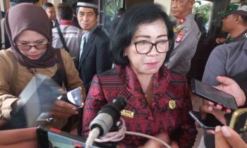 Ketua DPRD Kotim Rinie Anderson saat diwawancarai sejumlah wartawan .