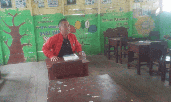 Ketua DPRD Seruyan Zuli Eko Prasetyo saat melihat langsung kondisi sarana prasarana khususnya mebeler di SDN Tanjung Rangas I