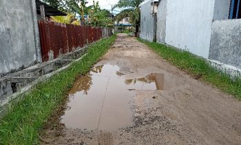 Kondisi Jalan Batu Berlian Gang Damai yang mendapat usulan semenisasi yang mana lokasinya di dekat RSUD Murjani Sampit Rabu 22 Februari 2023.