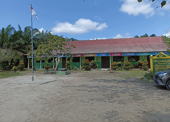 Kondisi halaman SDN 2 Sumber Makmur Kecamatan Mentaya Hilir Utara 30 November 2022.
