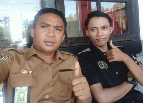 Mantan Ketua PSSI Katingan Rakhmad Bahtiar kiri dan Annas Rullah Sekjen PSSI Katingan.