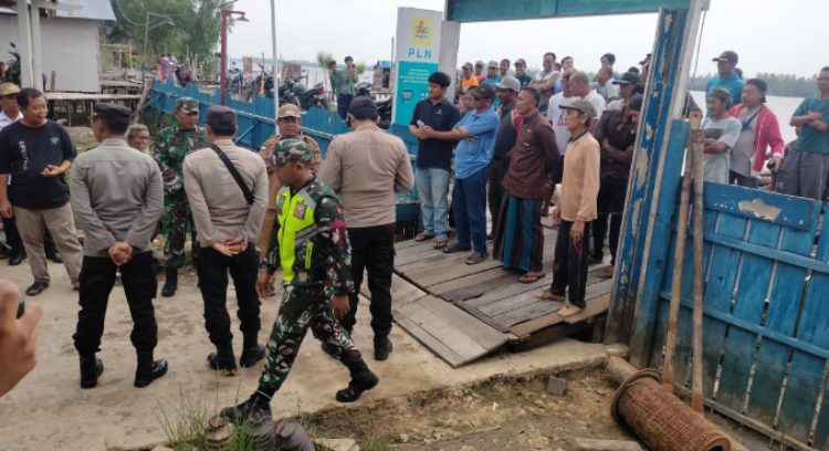 Warga Pegatan Katingan Demo Kantor PLN
