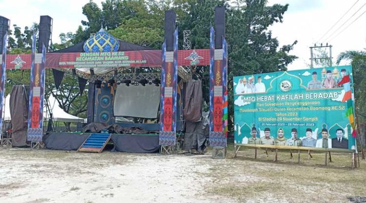 Panggung yang sudah mulai dipersiapkan untuk memeriahkan MTQ ke 52 Kecamatan Baamang di Stadion 29 Nopember Sampit Jumat 24 Februari 2023