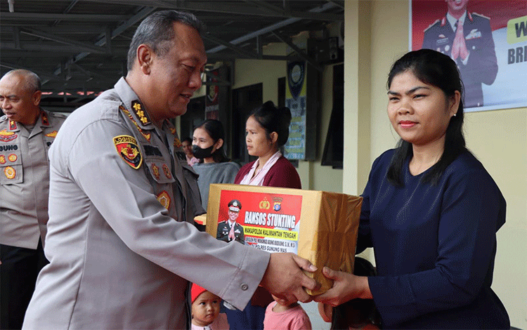 Wakapolda Kalteng Beri Bansos Cegah Stunting di Gumas