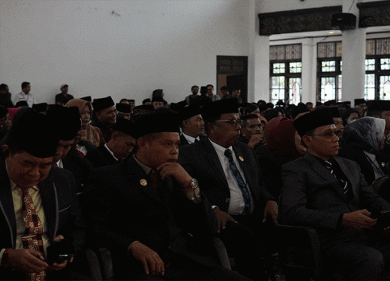 Pemerintah Kabupaten Kotawaringin Timur menggelar pelantikan dan pengambilan sumpah janji jabatan bagi pejabat Pimpinan Tinggi Pratama Pejabat Administrator dan Pejabat Pengawas.