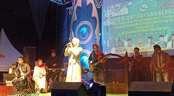 Penampilan Jesica KDI pada malam pembukaan MTQ ke 52 Kecamatan Baamang Sampit di Stadion 29 November Sabtu 25 Februari 2023.