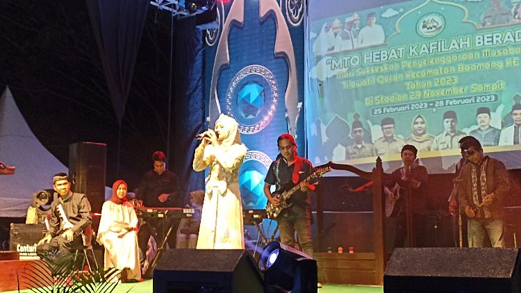 Jesica KDI Menyanyikan Lagu Religi pada Pembukaan MTQ Ke-52 Kecamatan Baamang