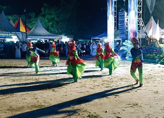 Penampilan Tari Pesisir pada Malam Pembukaan MTQ ke 52 Kecamatan Baamang di Stadion 29 November Jalan Tjilik Riwut Sampit Sabtu 25 Februari 2023.