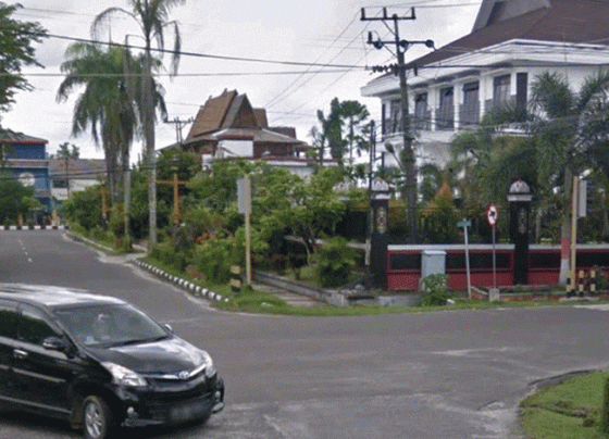 Perempatan Jalan S Parman Belakang Rumah Jabatan Bupati Kotim.