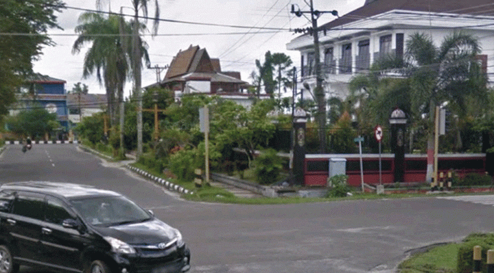 Perempatan Jalan S Parman Belakang Rumah Jabatan Bupati Kotim.