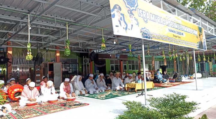 Peringatan Isra Mikraj SMPN 2 Sampit yang juga menghadirkan penampilan paduan Hadrah Jalan A. Yani Sampit Jumat 17 Februari 2023