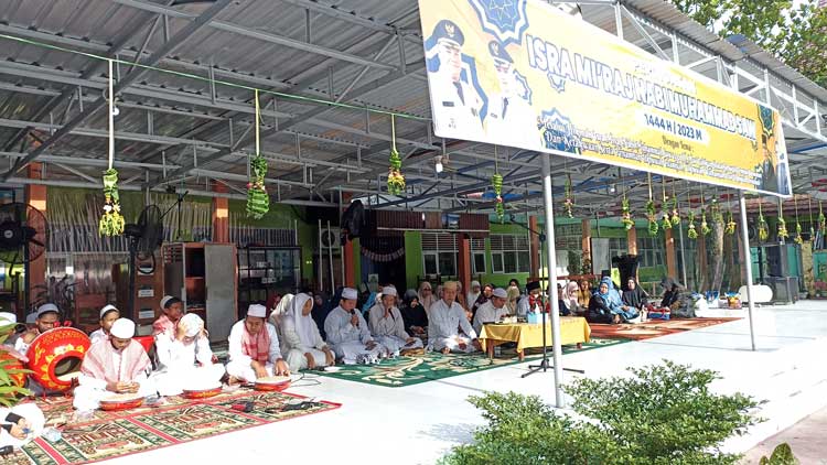 Ekskul Hadrah SMPN 2 Sampit Menambah Khidmat Peringatan Isra Mikraj