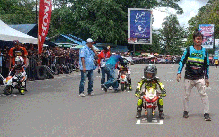 Aksi Pembalap Mini GP Bupati Kotim Open Race Motoprix Bikin Gemes