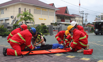 RS Bhayangkara Simulasi Penanganan Evakuasi Korban Karhutla.