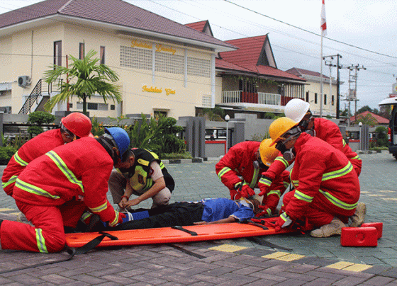 RS Bhayangkara Simulasi Penanganan Evakuasi Korban Karhutla.