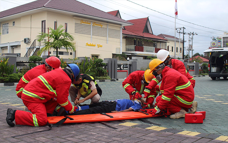 RS Bhayangkara Simulasi Penanganan Evakuasi Korban Karhutla