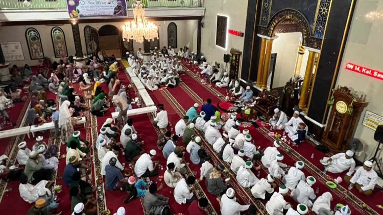 Ratusan Jemaah Ikuti Peringatan Isra Mikraj dan Haul Abah Guru Sekumpul di Masjid Nur Qalbu