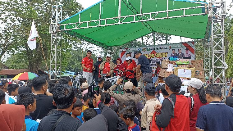 PGRI Kotim Bagikan Undian Doorprize pada Jalan Sehat, Hadiah Utamanya Sepeda