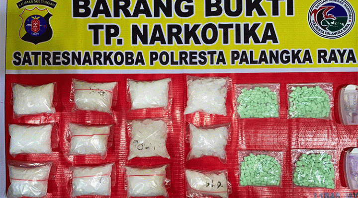 Sebanyak 12 paket sabu atau 1.142 gram dan 386 butir pil ekstasi diamankan di Mapolresta Palangka Raya.