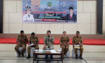 Sekda Pulang Pisau didampingi jajaran perangkat daerah saat berdialog dengan awak media yang bertugas di kabupaten setempat.