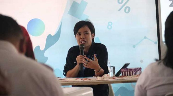 Sekretaris Diskominfostandi Pulang Pisau Lisa Novtratilova saat memberikan sambutan dalam Pembahasan Data Publikasi Dalam Angka dan Pembinaan Statistik Sektoral RabuFebruari 2023