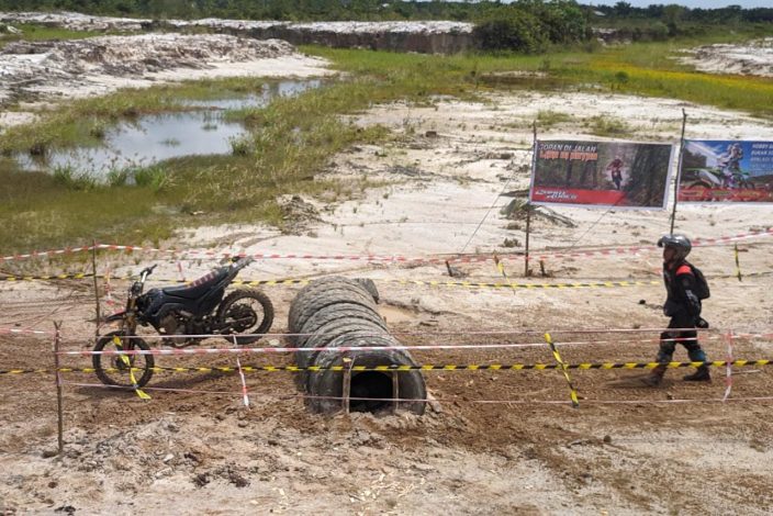 Para Rider ini Rela Banting Sepeda Motor Demi Taklukkan Lintasan Enduro 