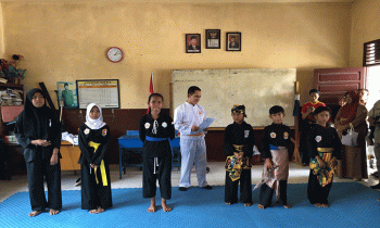 Sesi foto bersama juara 123 Cabor Pencak Silat Puteri dan Putera Seleksi O2SN Kecamatan Baamang di SDN 2 Baamang Hulu Sampit Senin 6 Februari 2023.
