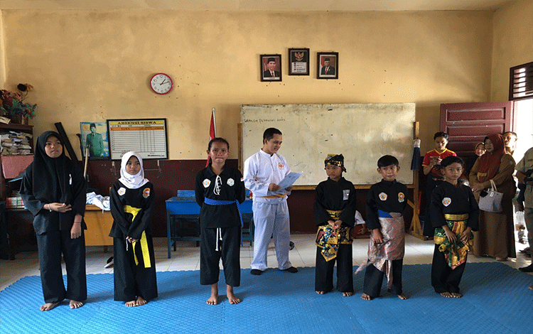 Siswi SDN 4 Baamang Tengah Juara 1 Cabor Pencak Silat Puteri Seleksi O2SN Kecamatan