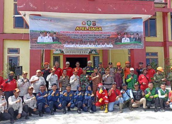 Sesi foto bersama peserta apel siaga gabungan bersama Camat MB Ketapang Eddy Hidayat Setiadi Rabu 15 Februari 2023