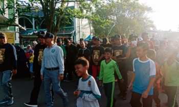 Suasana Jalan Sehat Peringatan Harlah 1 Abad NU titik start dan finishnya Gedung PC NU Kotim Jalan S. Parman Sampit Minggu 19 Februari 2023