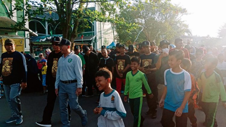 Ratusan Nahdliyin Semarakkan Jalan Sehat Harlah 1 Abad NU 1444 H