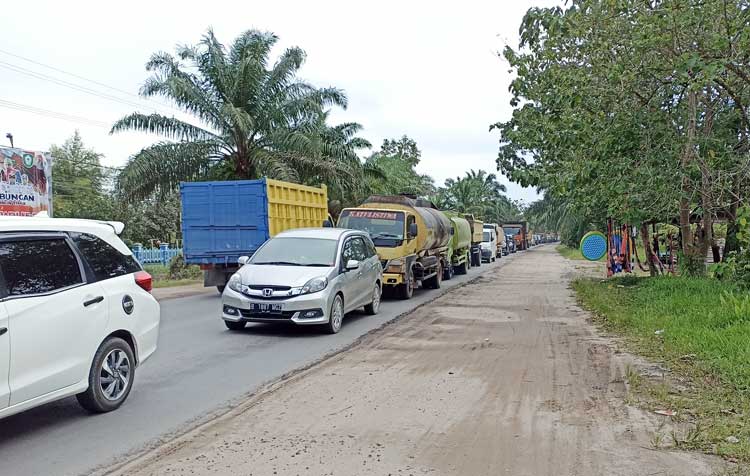 Jalan Jenderal Sudirman Km 3 Mulai Diaspal Kemacetan Panjang Kembali Terjadi