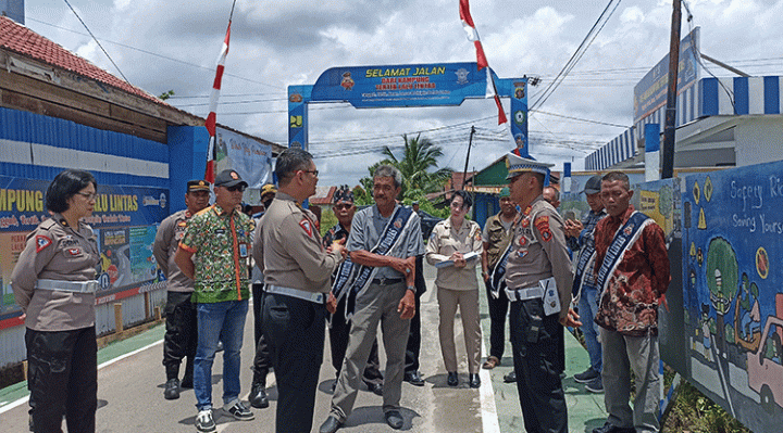 Suasana kunjungan dari Tim Penilai Korlantas Polri di Kampung Tertib Lalu Lintas Kelurahan Baamang Barat Baamang Sampit Kamis 23 Februari 2023. 1