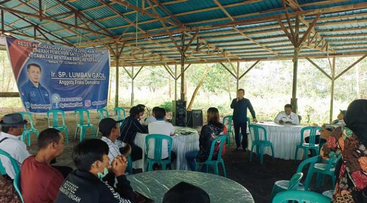 Suasana reses yang diadakan Ketua Fraksi Partai Demokrat DPRD Kotim Sihol Parningotan Lumban Gaol Rabu 15 Februari 2023
