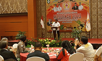 Suasana saat Ketua Harian KONI Kalteng berdiri di mimbar pada Musyawarah Olahraga Kabupaten Musorkab Kotawaringin Timur Sabtu 4 Februari 2023.