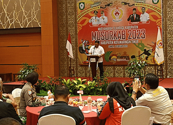 Suasana saat Ketua Harian KONI Kalteng berdiri di mimbar pada Musyawarah Olahraga Kabupaten Musorkab Kotawaringin Timur Sabtu 4 Februari 2023.