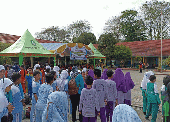 Suasana upacara pembukaan O2SN FLS2N dan OSN Tingkat Kecamatan MB Ketapang di SDN 3 MB Hulu Sabtu 11 Februari 2023.