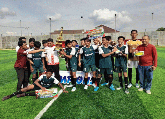 Tim Mini Soccer SMPN 2 Sampit berhasil menjuarai sebuah turnamen yang digelar di Jalan Nyai Enat Sampit Jumat 10 Februari 2023.