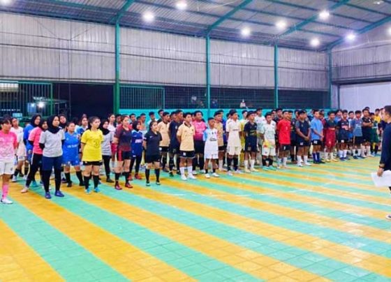 Tim pelatih saat memberikan penjelasan kepada ratusan atlet futsal yang ikut seleksi Porprov AFK Kotim di Sampit.