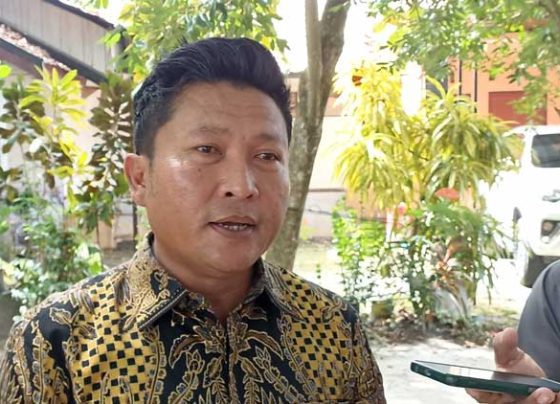 Wakil Ketua Komisi III DPRD Kotim Dadang Siswanto dalam suatu kesempatan wawancara dengan awak media.