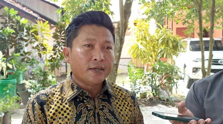 Wakil Ketua Komisi III DPRD Kotim Dadang Siswanto dalam suatu kesempatan wawancara dengan awak media.