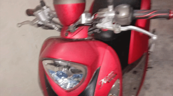 barang bukti 1 unit sepeda motor Yamaha Fino warna merah diamankan di Polsek Jabiren Raya Rabu 1 Januari 2023.