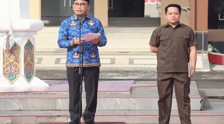 ekda Pulang Pisau Tony Harisinta saat memimpin upacara Gabungan ASN Jumat 17 Februari 2023.