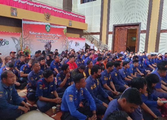 parapersonelDamkarmatdanBPBDKotimsaatsilaturahmibersamaBupatiKotimdiaularumahjabaranSenin13Februari2023.